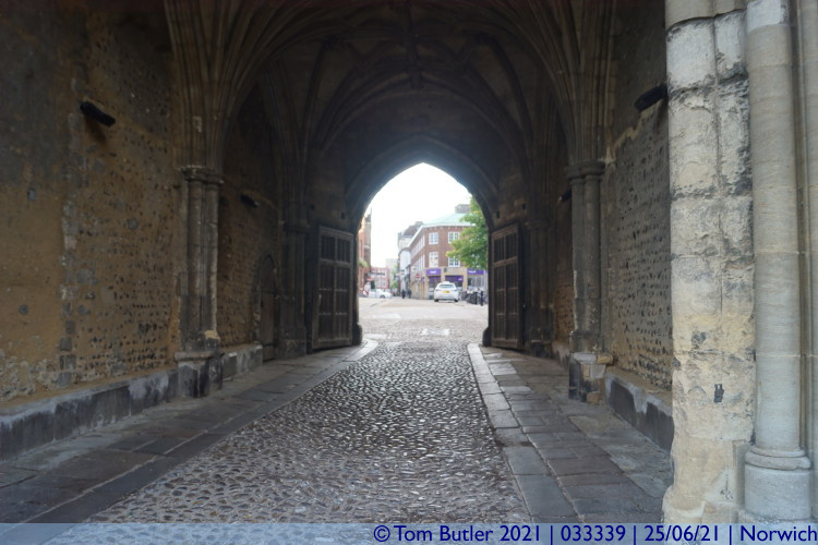 Photo ID: 033339, Inside the gate, Norwich, England