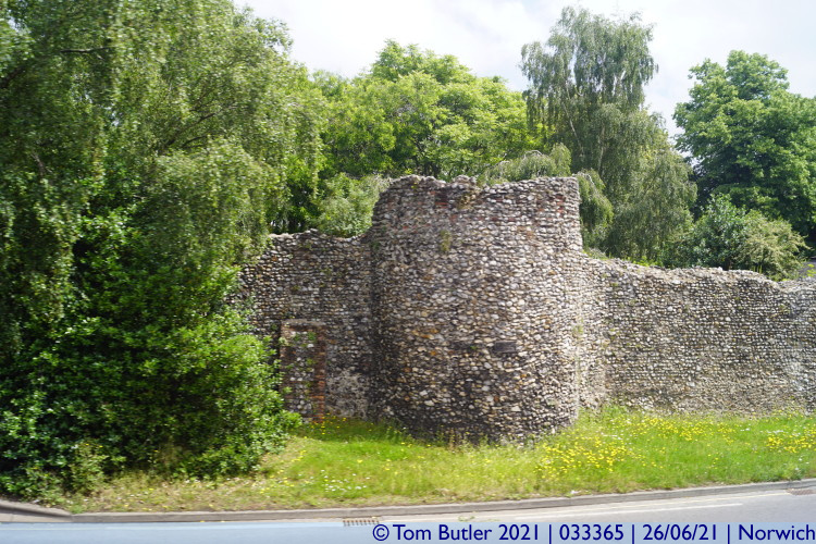 Photo ID: 033365, Parts of the old city walls, Norwich, England