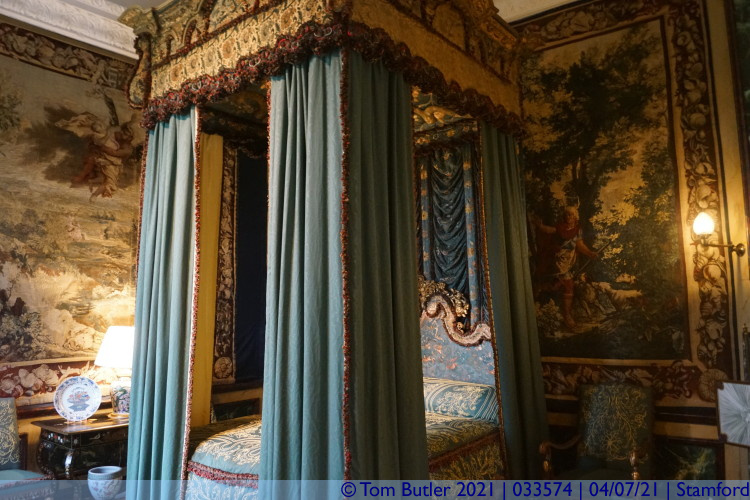 Photo ID: 033574, Queen Elizabeth's bed, Stamford, England