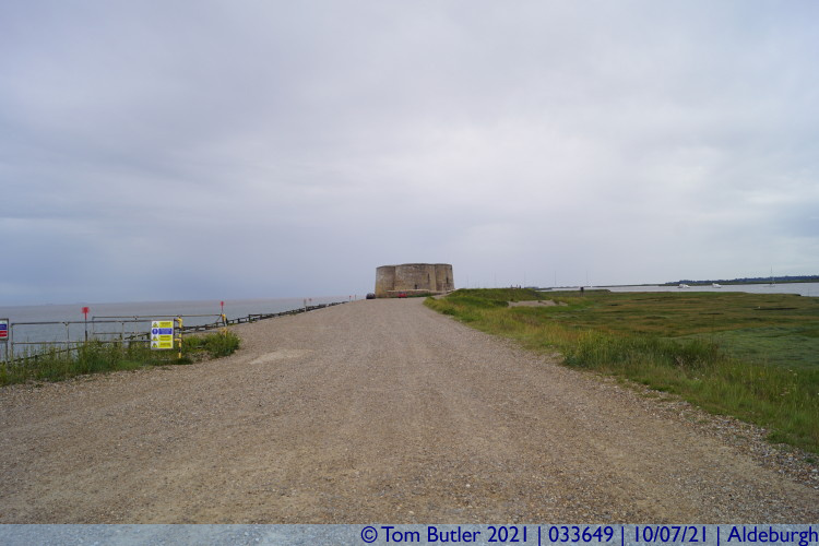 Photo ID: 033649, Towards the Martello Tower, Aldeburgh, England