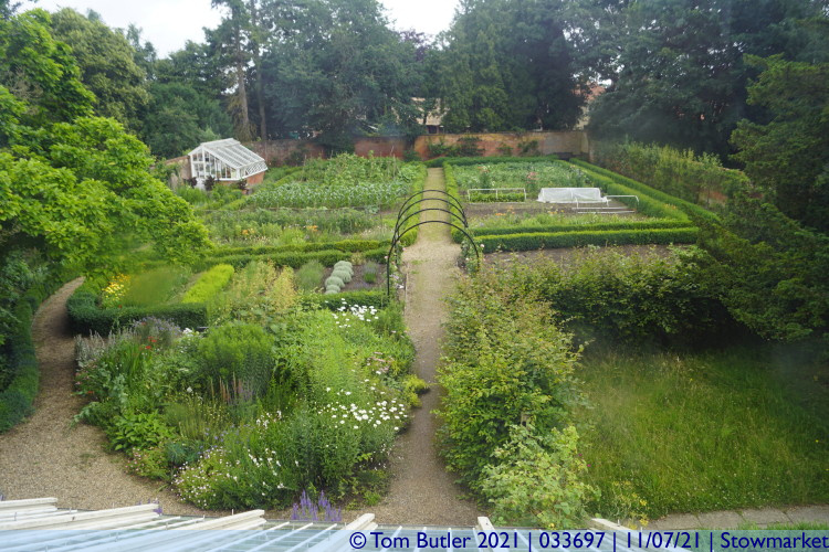 Photo ID: 033697, Looking into the Walled Garden, Stowmarket, England