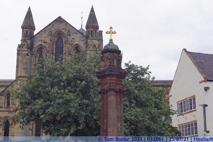 Photo ID: 033861, Market cross and Abbey, Hexham, England