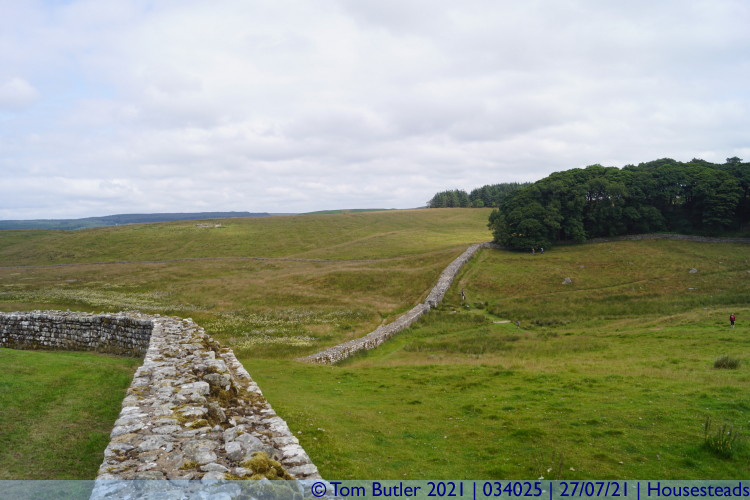Photo ID: 034025, The wall approaches, Housesteads, England
