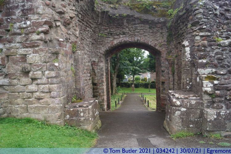 Photo ID: 034242, Gateway to the castle, Egremont, England