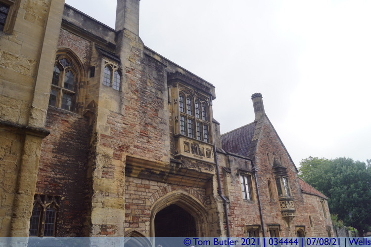 Photo ID: 034444, Vicar's Close gatehouse, Wells, England