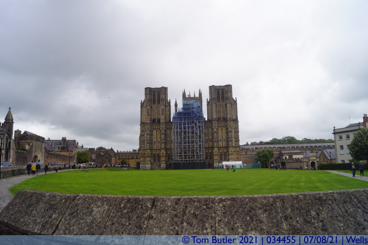 Photo ID: 034455, Looking across Cathedral Green, Wells, England