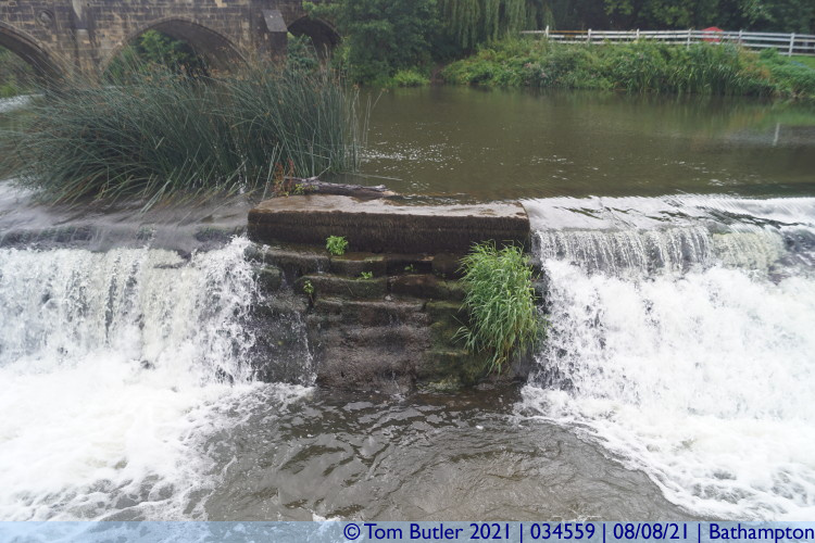 Photo ID: 034559, By the Weir, Bathampton, England