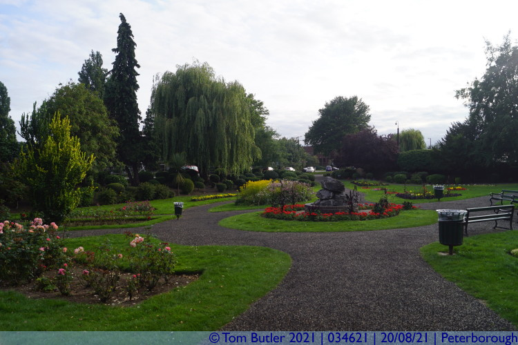 Photo ID: 034621, Centre of the gardens, Peterborough, England