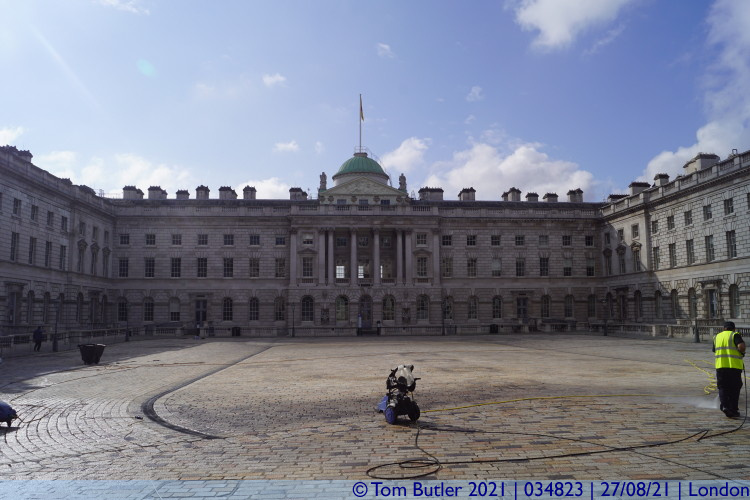 Photo ID: 034823, The courtyard of Somerset House, London, England