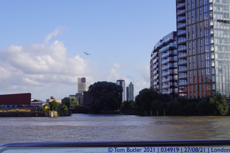 Photo ID: 034919, River Wandle empties into the Thames, London, England