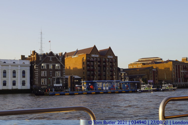 Photo ID: 034940, Wapping police station, London, England