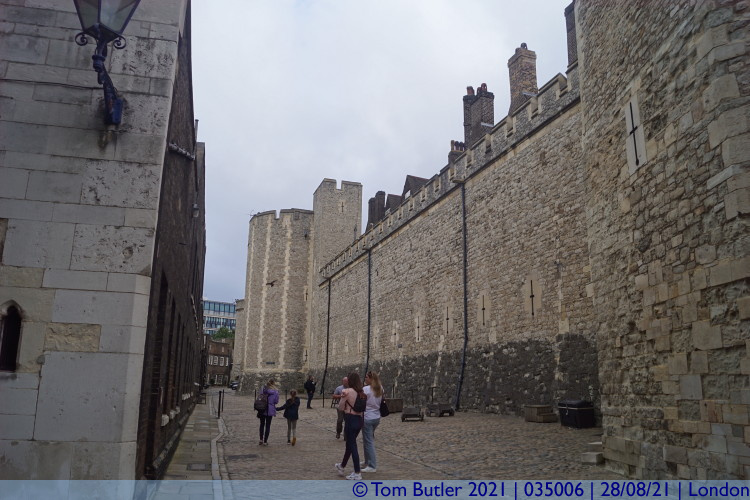 Photo ID: 035006, Between the defences, London, England