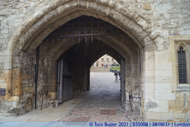 Photo ID: 035008, Entering through Bloody Tower, London, England