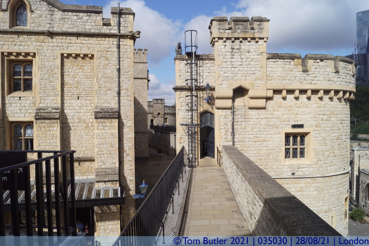 Photo ID: 035030, Looking along the ramparts, London, England