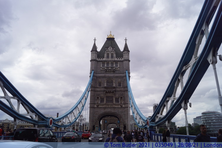 Photo ID: 035049, On the bridge, London, England