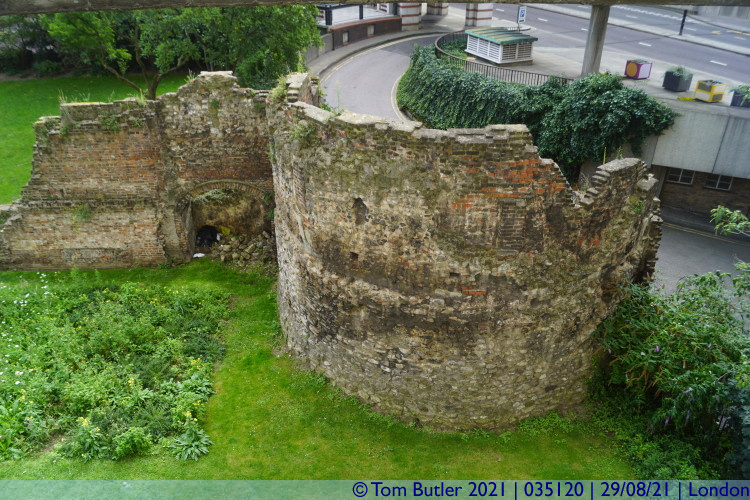 Photo ID: 035120, Roman Wall, London, England