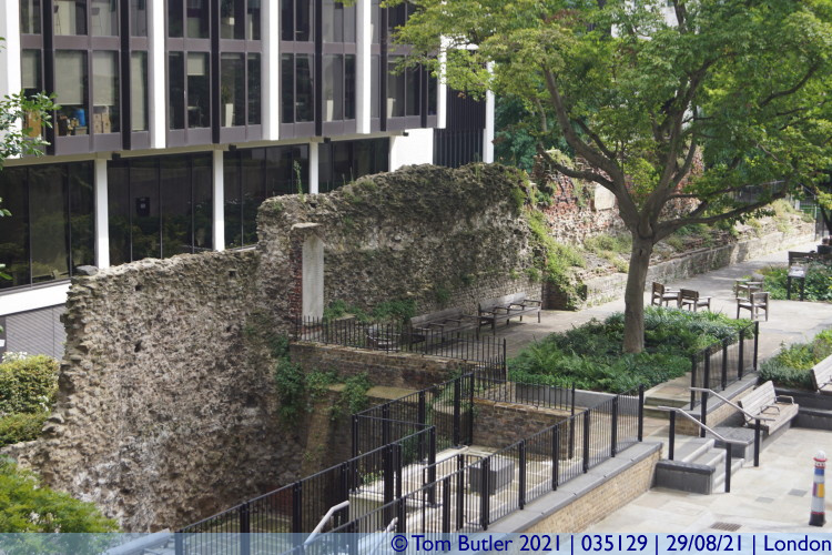 Photo ID: 035129, More Roman Walls, London, England