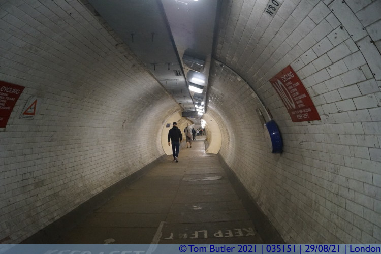 Photo ID: 035151, Entering the tunnel, London, England