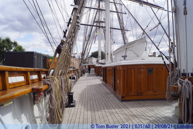 Photo ID: 035160, On deck, London, England