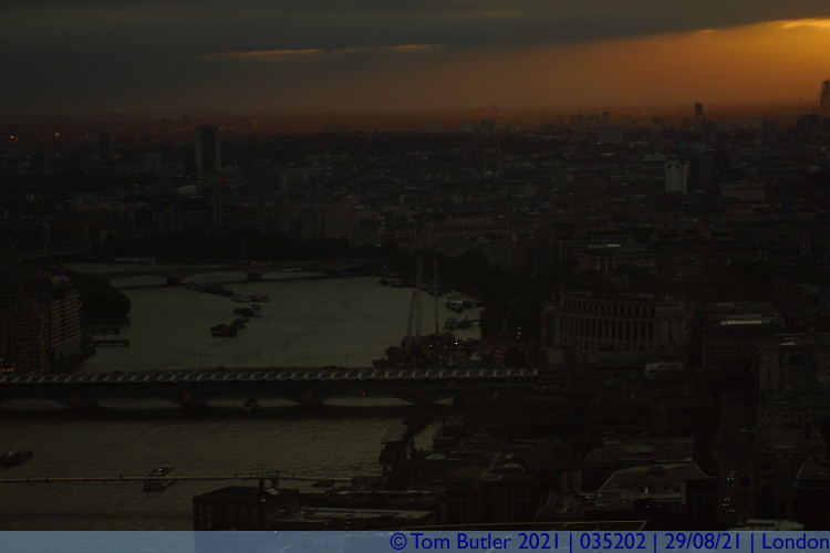 Photo ID: 035202, Night falling on Central London, London, England