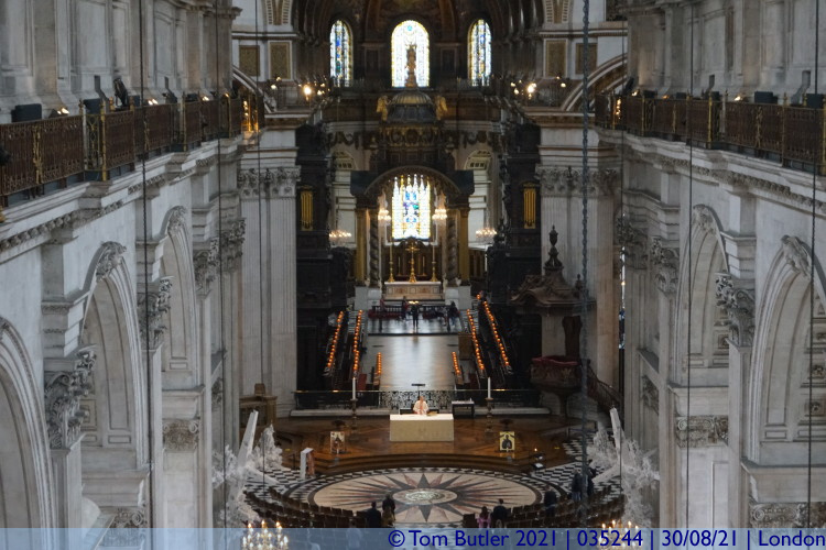 Photo ID: 035244, Looking down the cathedral, London, England