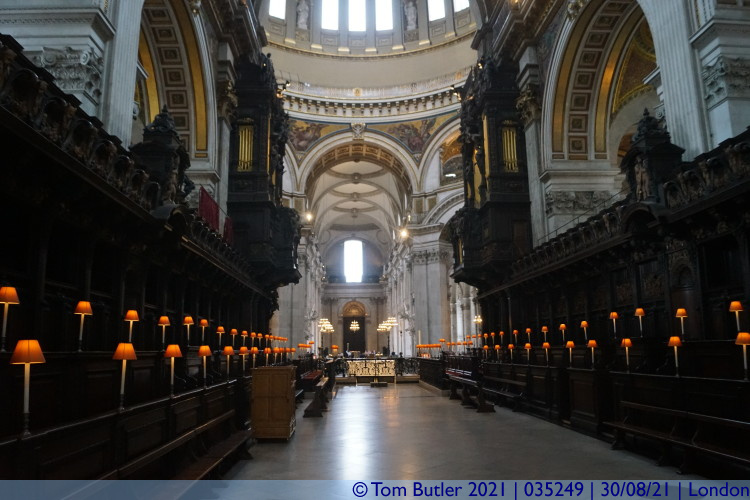 Photo ID: 035249, In the choir, London, England