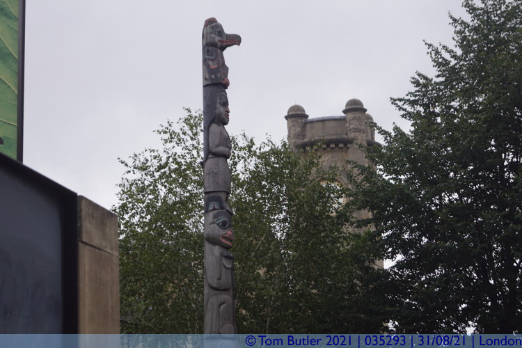 Photo ID: 035293, Totem pole, London, England