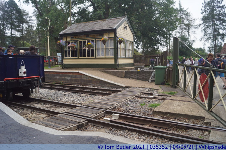 Photo ID: 035352, Signal box and level crossing, Whipsnade, England