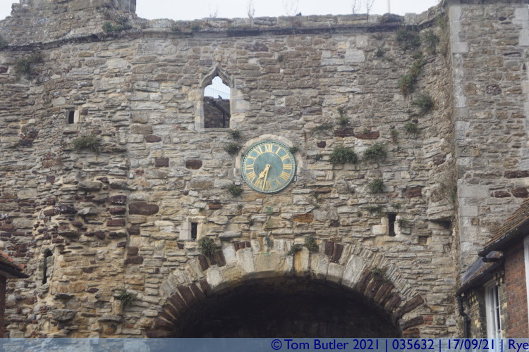 Photo ID: 035632, Clock inside the town, Rye, England