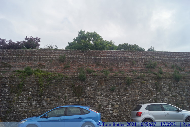 Photo ID: 035637, The old town walls, Rye, England