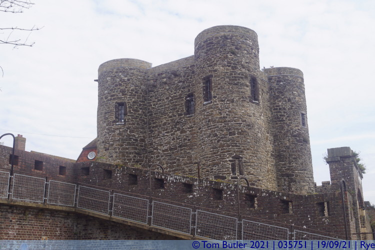 Photo ID: 035751, The tower and fortifications, Rye, England