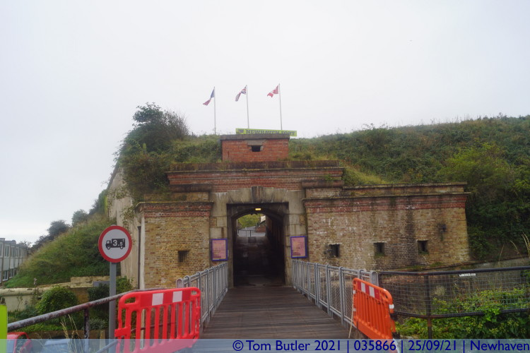 Photo ID: 035866, Entering the fort, Newhaven, England