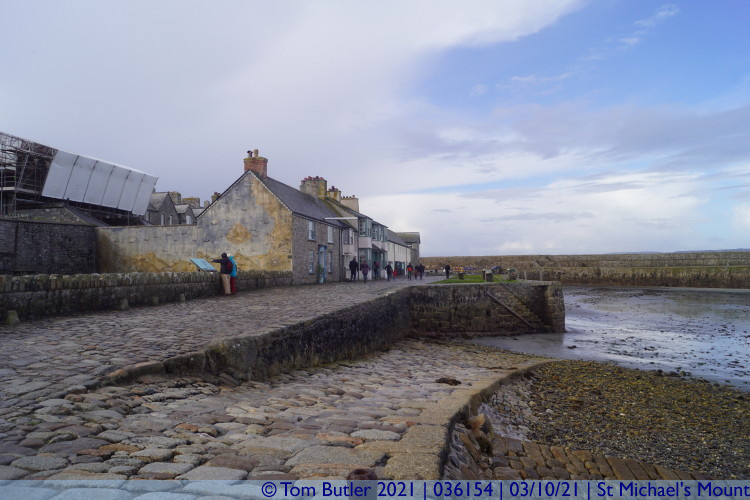 Photo ID: 036154, Harbour buildings, St Michael's Mount, Cornwall