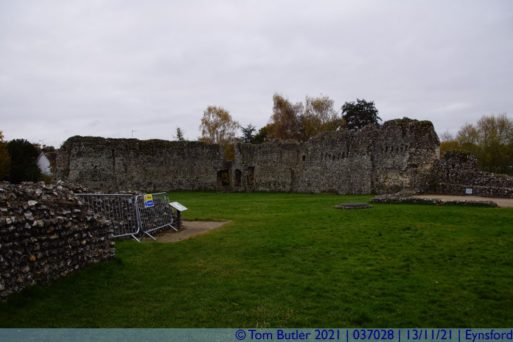 Photo ID: 037028, Looking across the castle, Eynsford, England