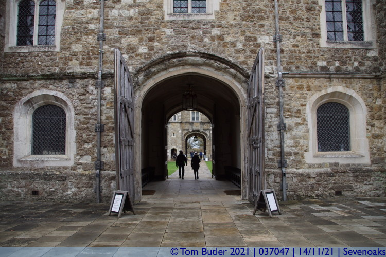 Photo ID: 037047, Looking through the gateways, Sevenoaks, England