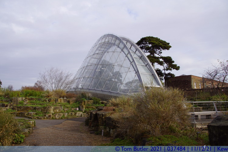 Photo ID: 037484, Side view of the alpine house, Kew, England