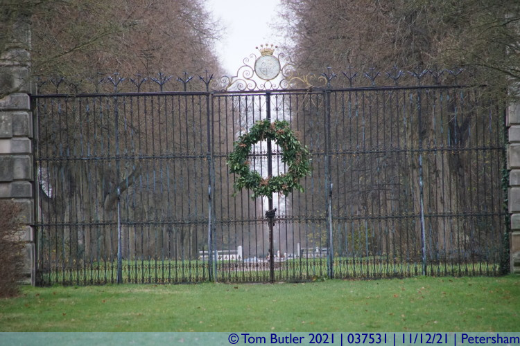 Photo ID: 037531, Rear gates, Petersham, England