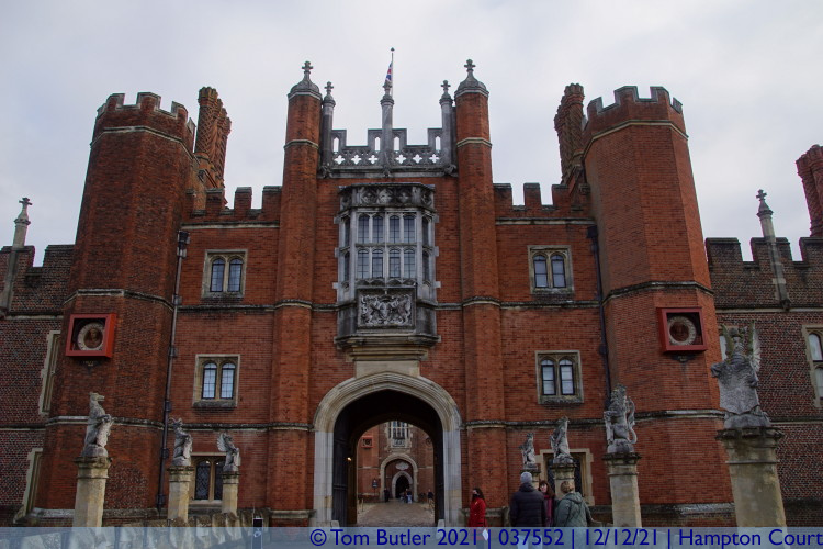 Photo ID: 037552, Gate House, Hampton Court, England