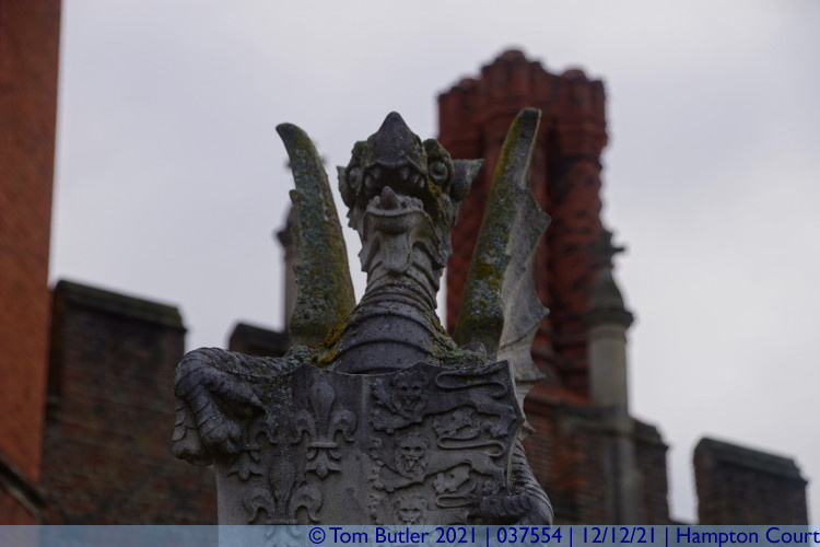 Photo ID: 037554, Guarding the entrance, Hampton Court, England