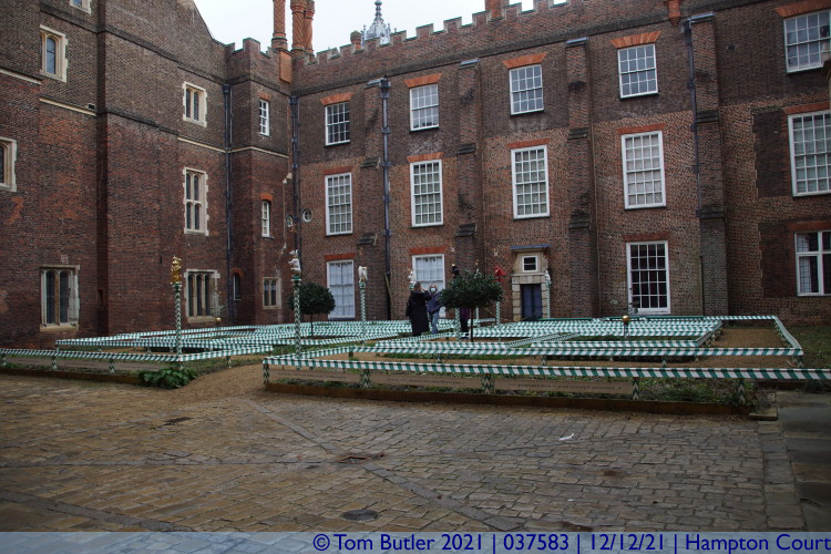 Photo ID: 037583, Chapel Court, Hampton Court, England