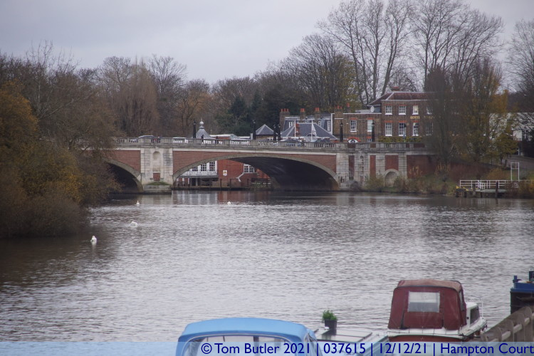 Photo ID: 037615, Hampton Court Bridge, Hampton Court, England