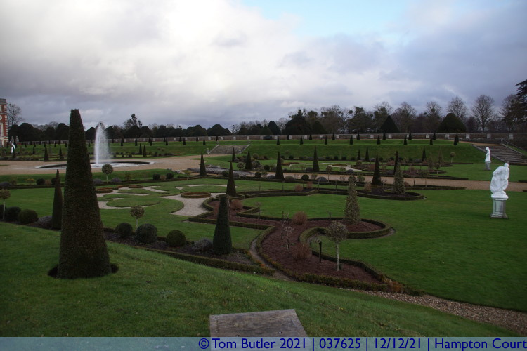 Photo ID: 037625, In the Privy Garden, Hampton Court, England