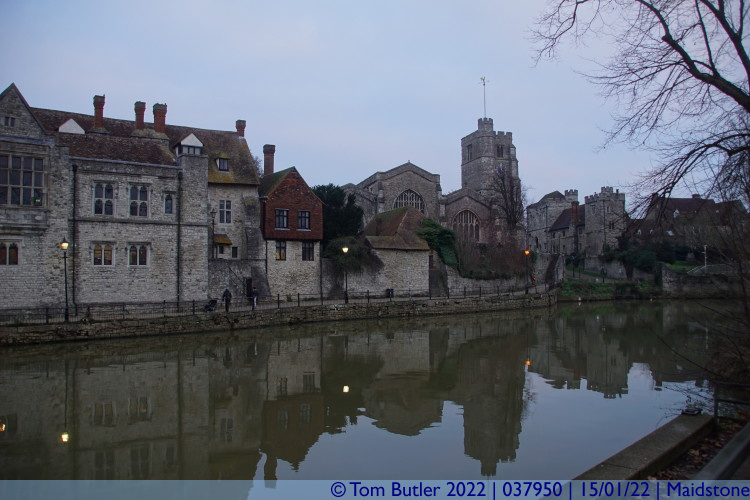 Photo ID: 037950, Archbishops Palace and Medway, Maidstone, England