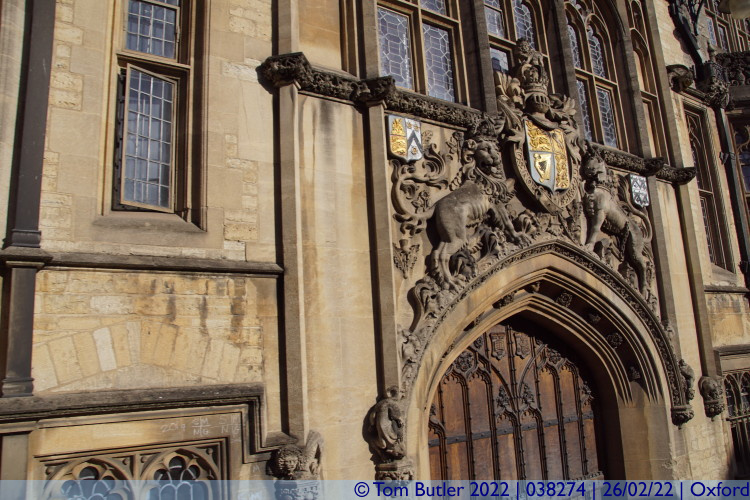 Photo ID: 038274, Crest above the college door, Oxford, England