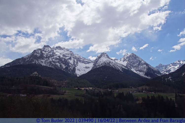 Photo ID: 039490, Peaks, Between Ardez and Ftan Baraigla, Switzerland