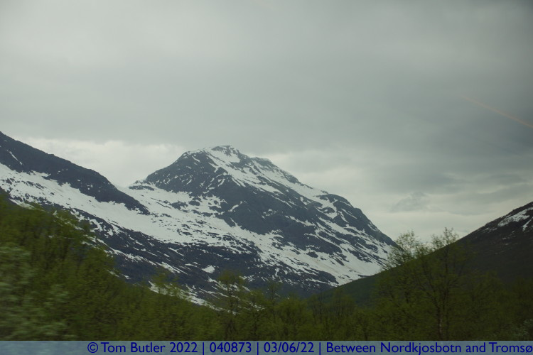 Photo ID: 040873, Peaks in the distance, Between Nordkjosbotn and Troms, Norway
