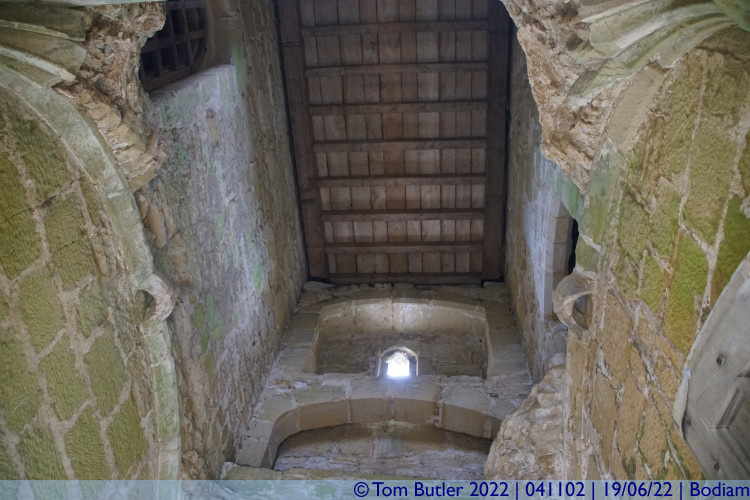 Photo ID: 041102, Under the entrance tower, Bodiam, England