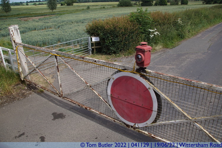 Photo ID: 041129, Level crossing gate, Wittersham Road, England