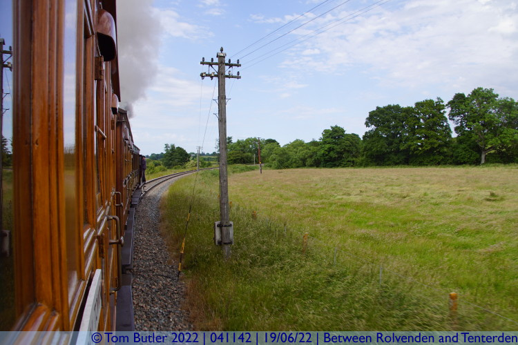 Photo ID: 041142, Heading into the curve, Between Rolvenden and Tenterden, England