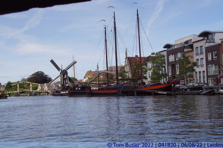 Photo ID: 041820, Looking down the Galgewater, Leiden, Netherlands
